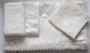 Çeyiz Diyarı - حزمه (صره) مطرزه بالتطريز الفرنسي لون كريمي Çeyiz Diyarı - حزمه (صره) مطرزه بالتطريز الفرنسي لون كريمي