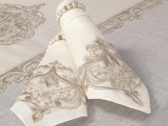 26 Piece Elegant Table Cloth Set - Cream