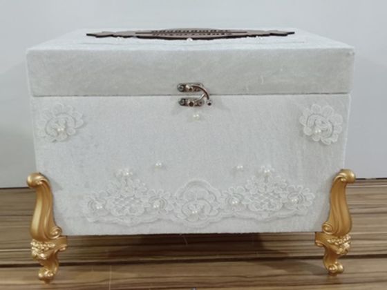 Dowry World Avangarde Square Jewelry Chest with Hook Cream