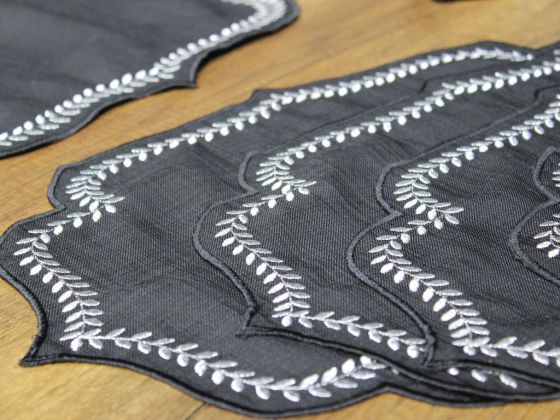 Dowry World Wreath 17 Piece Placemat Set Black - Silver