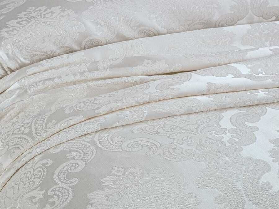 Dowry World Crown Bedspread Cream