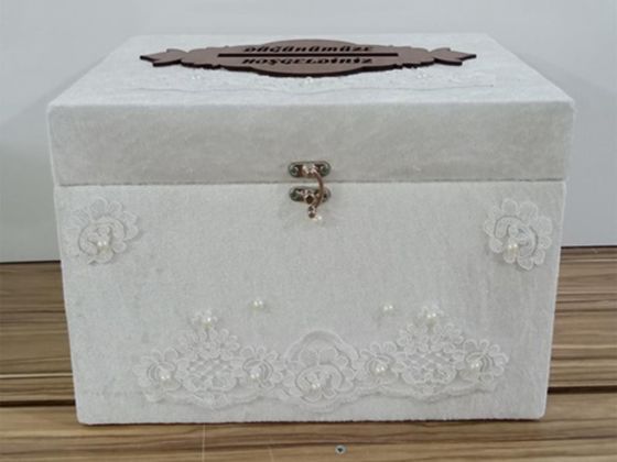 Dowry World Square Jewelry Chest with Hook Cream