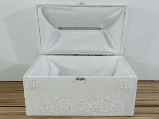 Dowry World Square Jewelry Chest with Hook Cream