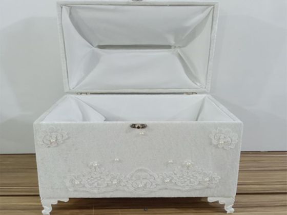 Dowry World Hook Pleated Square Jewelry Chest Cream