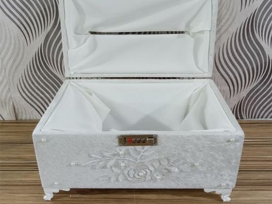 Dowry World Encrypted Pleated Floral Square Jewelry Chest Cream