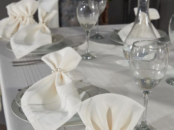 Corvver Dinner/Launch Set 26pcs, Tablecloth 160x220, Runner, Napkins, Rings Cream