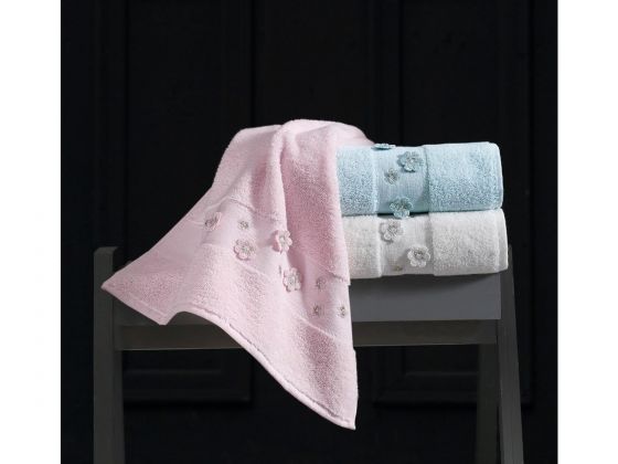  French Laced Sultan Dowry Bamboo Towel Cream
