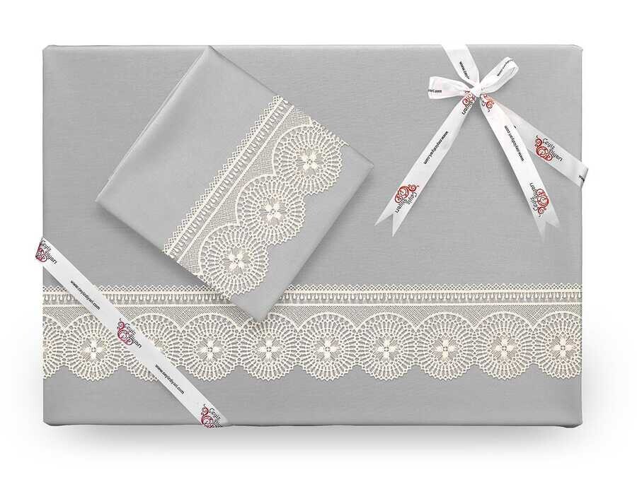 Dowry World - Dowryworld Birella طقم غطاء لحاف مطرز بالتطريز الفرنسي -لون رمادي Dowry World - Dowryworld Birella طقم غطاء لحاف مطرز بالتطريز الفرنسي -لون رمادي