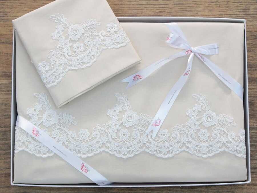 Dowry World - Dowryworld Karimo طقم غطاء لحاف مطرز  Dowry World - Dowryworld Karimo طقم غطاء لحاف مطرز