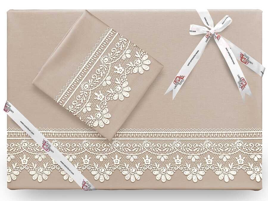Dowry World - Efsun طقم غطاء لحاف مطرز لون كابتشينو Dowry World - Efsun طقم غطاء لحاف مطرز لون كابتشينو
