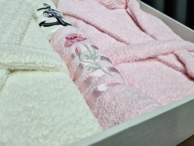 Family Embroidered Bathrobe Set 4 pcs, Bathrobe M-L, Towels 90x50 cm Cotton Cream Pink - Thumbnail