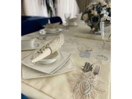 French Lace Handcrafted Lotus 34 Piece Placemat Set Cream
