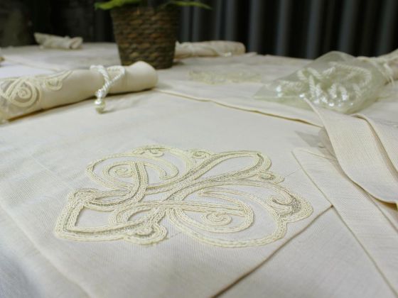 Handcrafted French Lace 34 Piece Placemat Cappucino