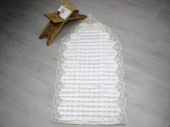 French Guipure Dream Quilted Velvet Prayer's Rug - Cream