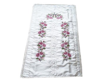 Çeyiz Diyarı - Cross Stitch Satin Prayer Rug Rose Plum Çeyiz Diyarı - Cross Stitch Satin Prayer Rug Rose Plum