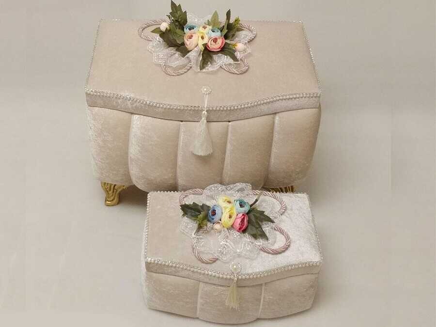 Dowry World - Kordonlu Yarmalı Kuğu Ayaklı 2'li Çeyiz Sandığı Cappuccino Dowry World - Kordonlu Yarmalı Kuğu Ayaklı 2'li Çeyiz Sandığı Cappuccino