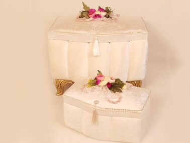 Dowry World - Kordonlu Yarmalı Kuğu Ayaklı 2'li Çeyiz Sandığı Krem Dowry World - Kordonlu Yarmalı Kuğu Ayaklı 2'li Çeyiz Sandığı Krem