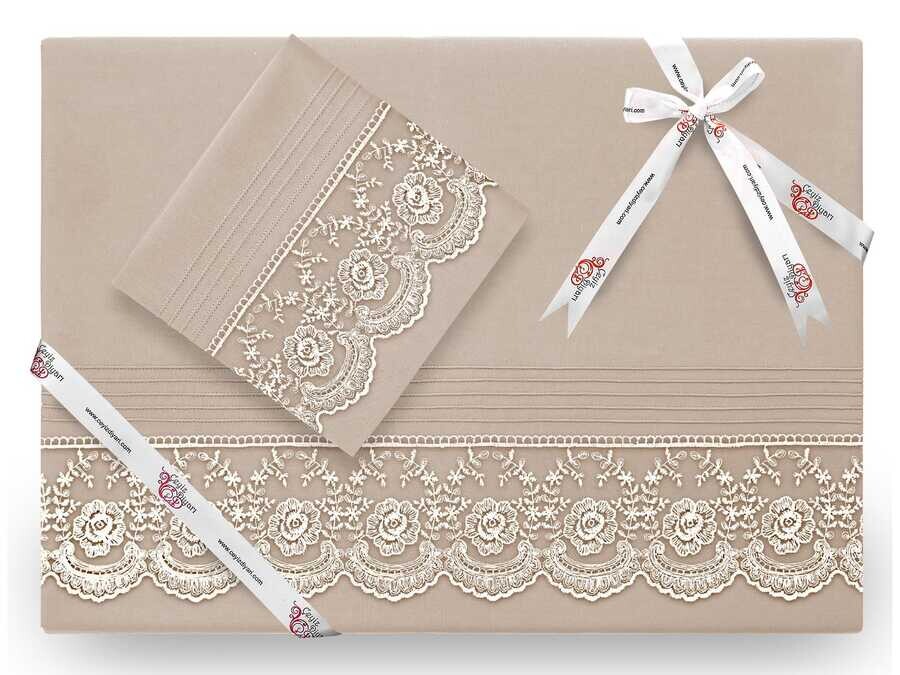 Dowry World - Kure Lüx طقم غطاء لحاف فاخر مطرز بالدانتيل الفرنسي لون كابتشينو Dowry World - Kure Lüx طقم غطاء لحاف فاخر مطرز بالدانتيل الفرنسي لون كابتشينو