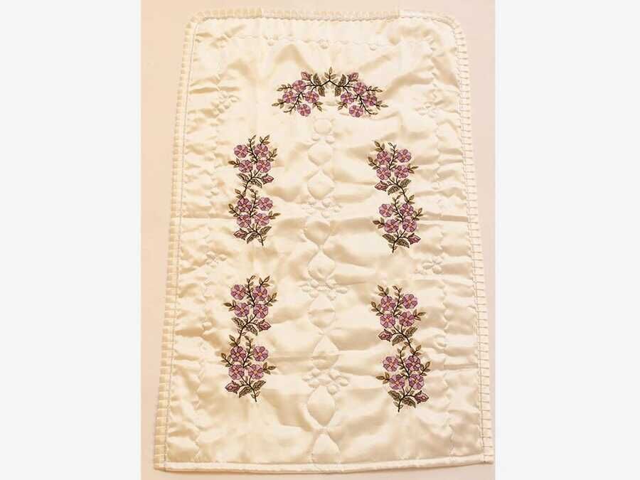  Papatya Embroidered Satin Prayer Rug Lila