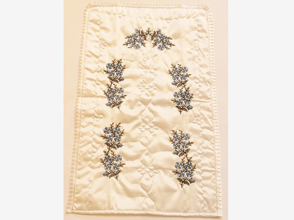 Papatya Embroidered Satin Prayer Rug - Blue