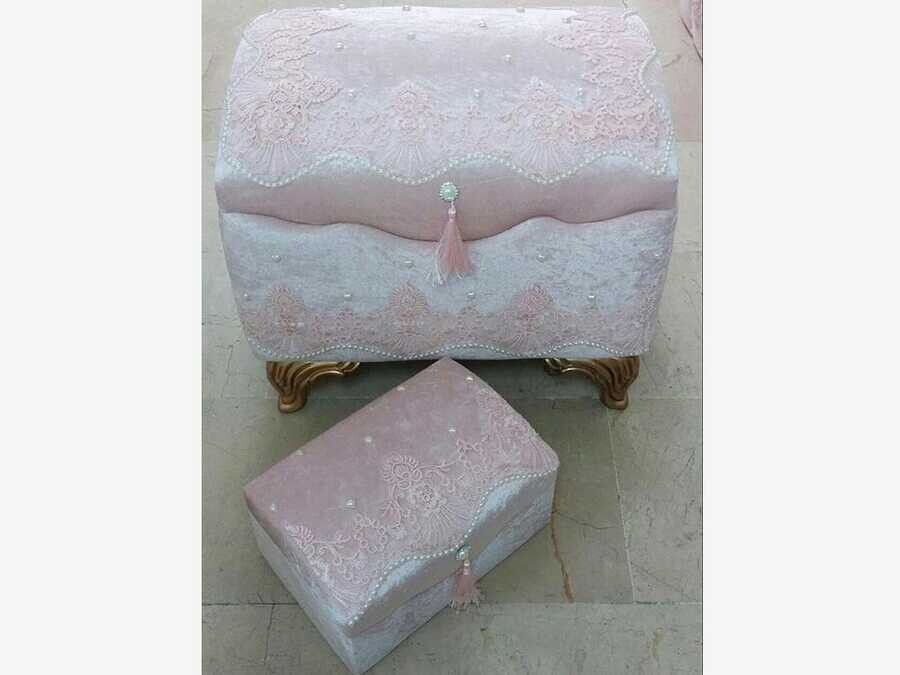 Dowry World - Model Kapak Dantelli Kuğu Ayaklı 2'li Çeyiz Sandığı Pudra Dowry World - Model Kapak Dantelli Kuğu Ayaklı 2'li Çeyiz Sandığı Pudra