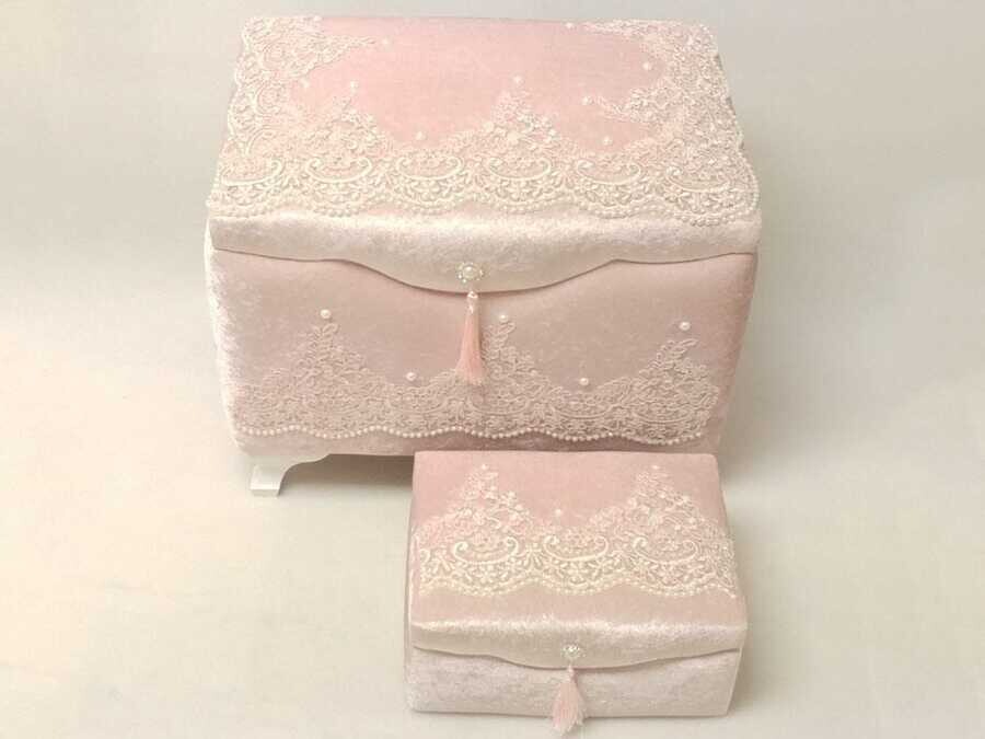 Dowry World - Model Kapaklı Dantelli 2'li Çeyiz Sandığı Pembe Dowry World - Model Kapaklı Dantelli 2'li Çeyiz Sandığı Pembe