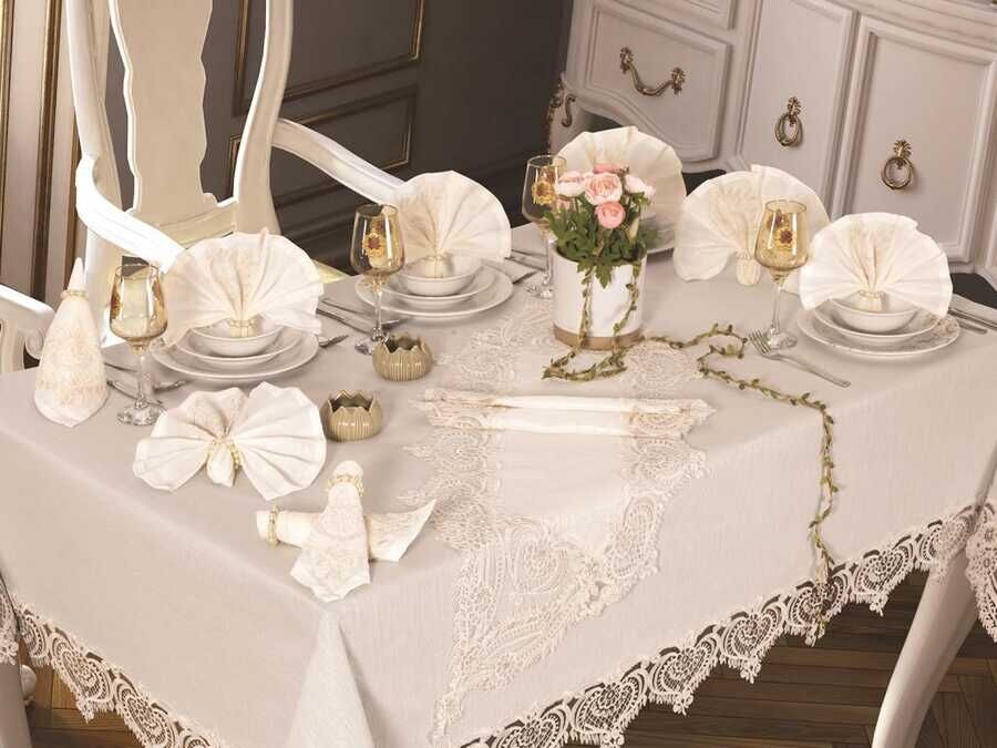 Rose Heart Table Cloth 26 Pieces Cream