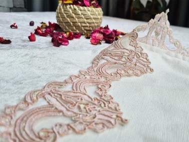 Selma Lacy Velvet Tablecloth 160x220 cm Cream – Pink - Thumbnail