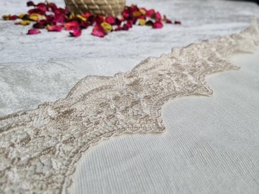 Seren Lacy Velvet Tablecloth 160x220 cm Cream - Cappucino - Thumbnail