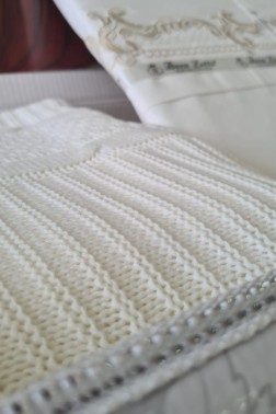 Valeria Cotton Duvet Cover Set with Blanket, Duvet Cover 200x220, Bedsheet 240x250, Blanket 220x220 Full Size, Double Cream - Thumbnail