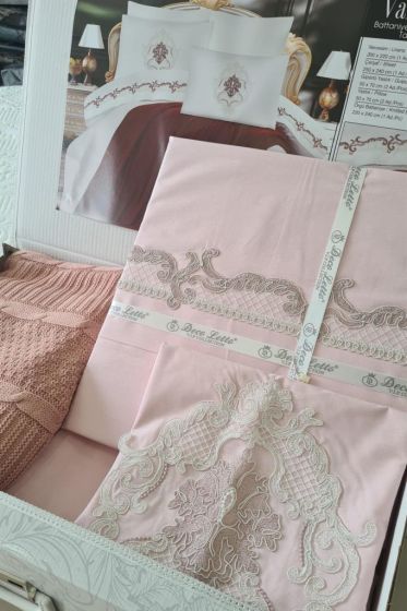 Valeria Cotton Duvet Cover Set with Blanket, Duvet Cover 200x220, Bedsheet 240x250, Blanket 220x220 Full Size, Double Pink