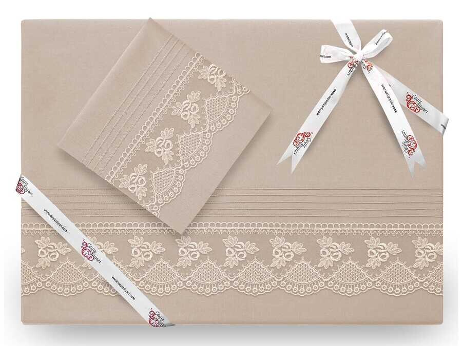 Dowry World - Yekpare Lüx طقم غطاء لحاف مطرز بالتطريز الفرنسي لون كابتشينو Dowry World - Yekpare Lüx طقم غطاء لحاف مطرز بالتطريز الفرنسي لون كابتشينو