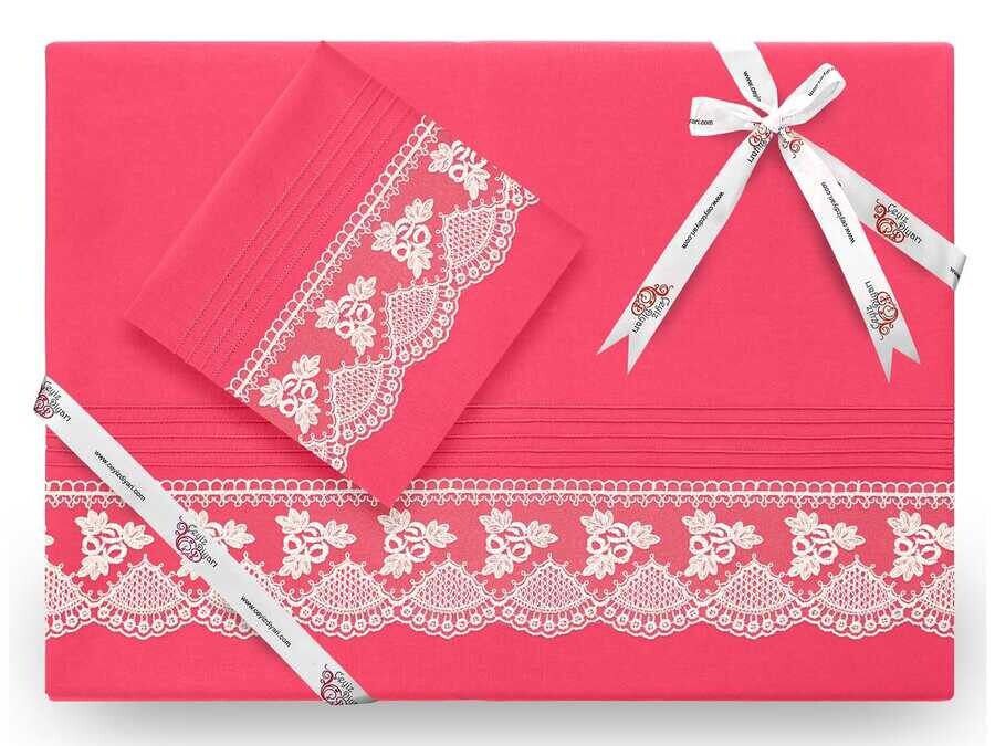 Dowry World - Yekpare Lüx طقم غطاء لحاف مطرز بالتطريز الفرنسي لون زهره الرمان Dowry World - Yekpare Lüx طقم غطاء لحاف مطرز بالتطريز الفرنسي لون زهره الرمان